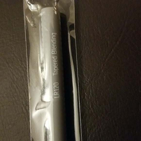 Free with purchase Laruce makeup brush - Picture 3 of 3